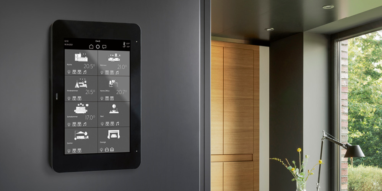 JUNG Smart Panel 8 bei Elektrotechnik Kuttenlochner GmbH in Eching-Kronwinkl