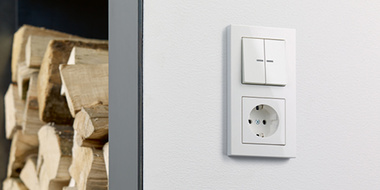 JUNG KNX Taster F 10 bei Elektrotechnik Kuttenlochner GmbH in Eching-Kronwinkl