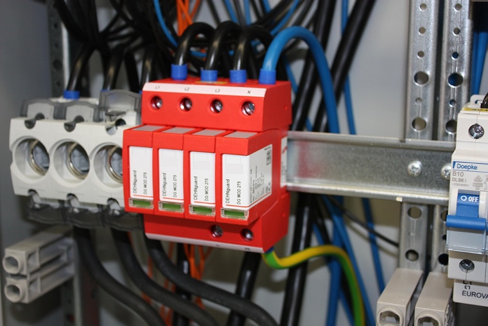 U berspannungsschutz bei Elektrotechnik Kuttenlochner GmbH in Eching-Kronwinkl